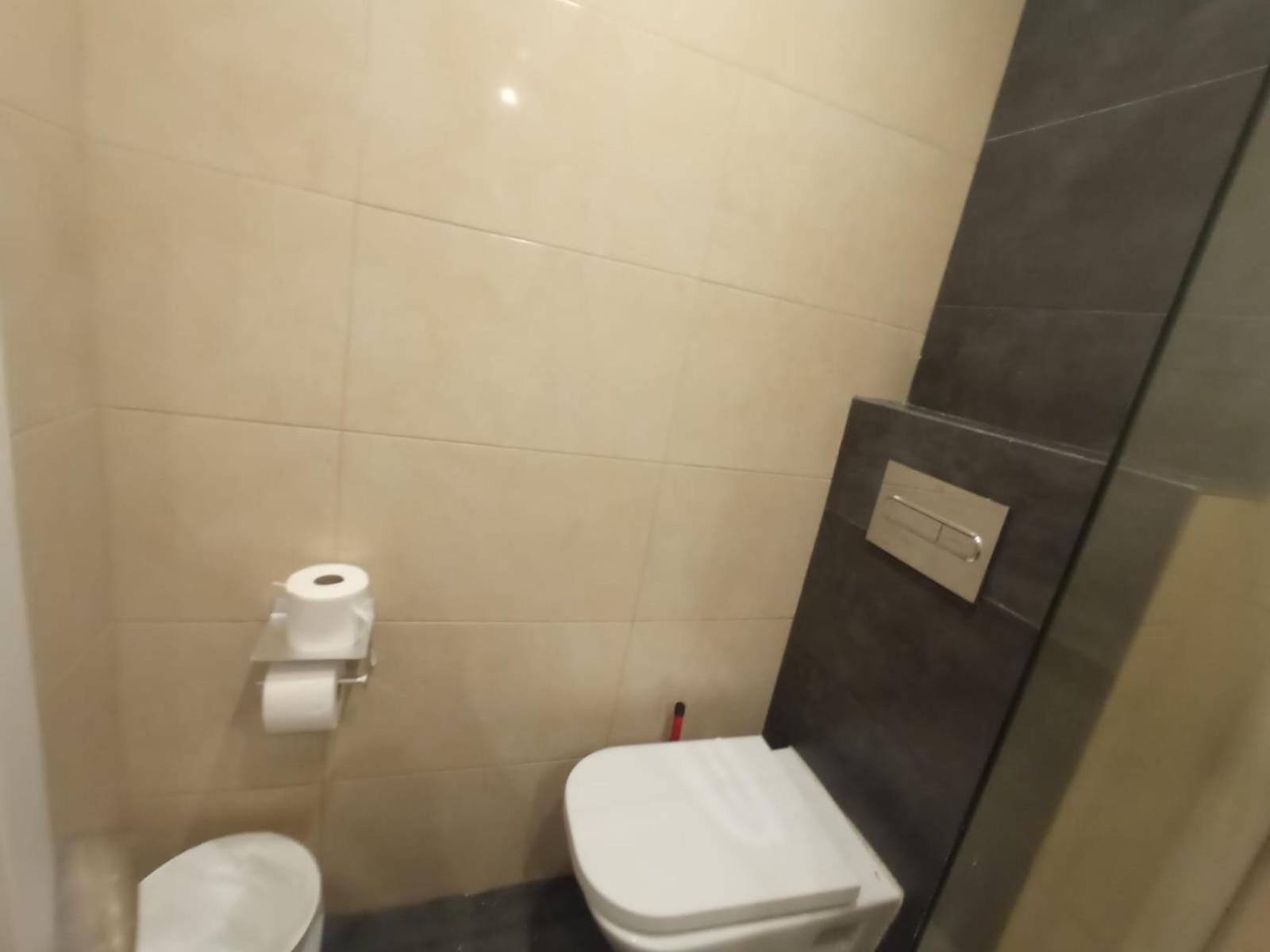 Private Rooms On Tamarit Street บาร์เซโลนา ภายนอก รูปภาพ