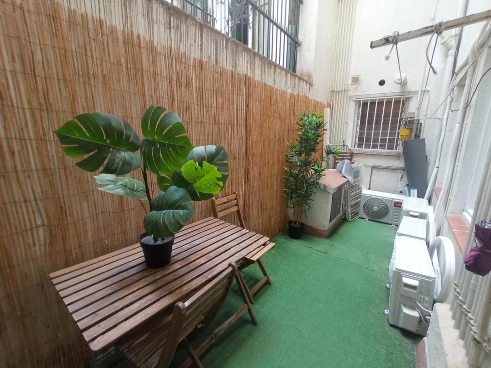 Private Rooms On Tamarit Street บาร์เซโลนา ภายนอก รูปภาพ