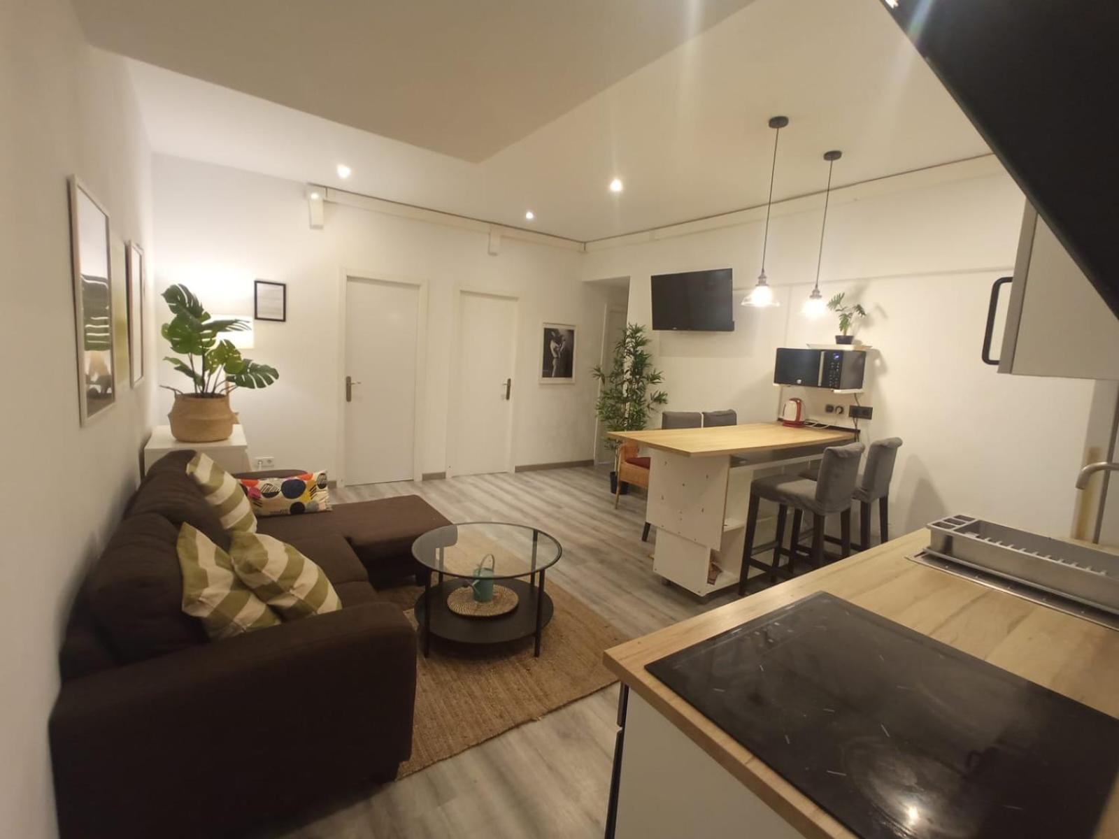 Private Rooms On Tamarit Street บาร์เซโลนา ภายนอก รูปภาพ