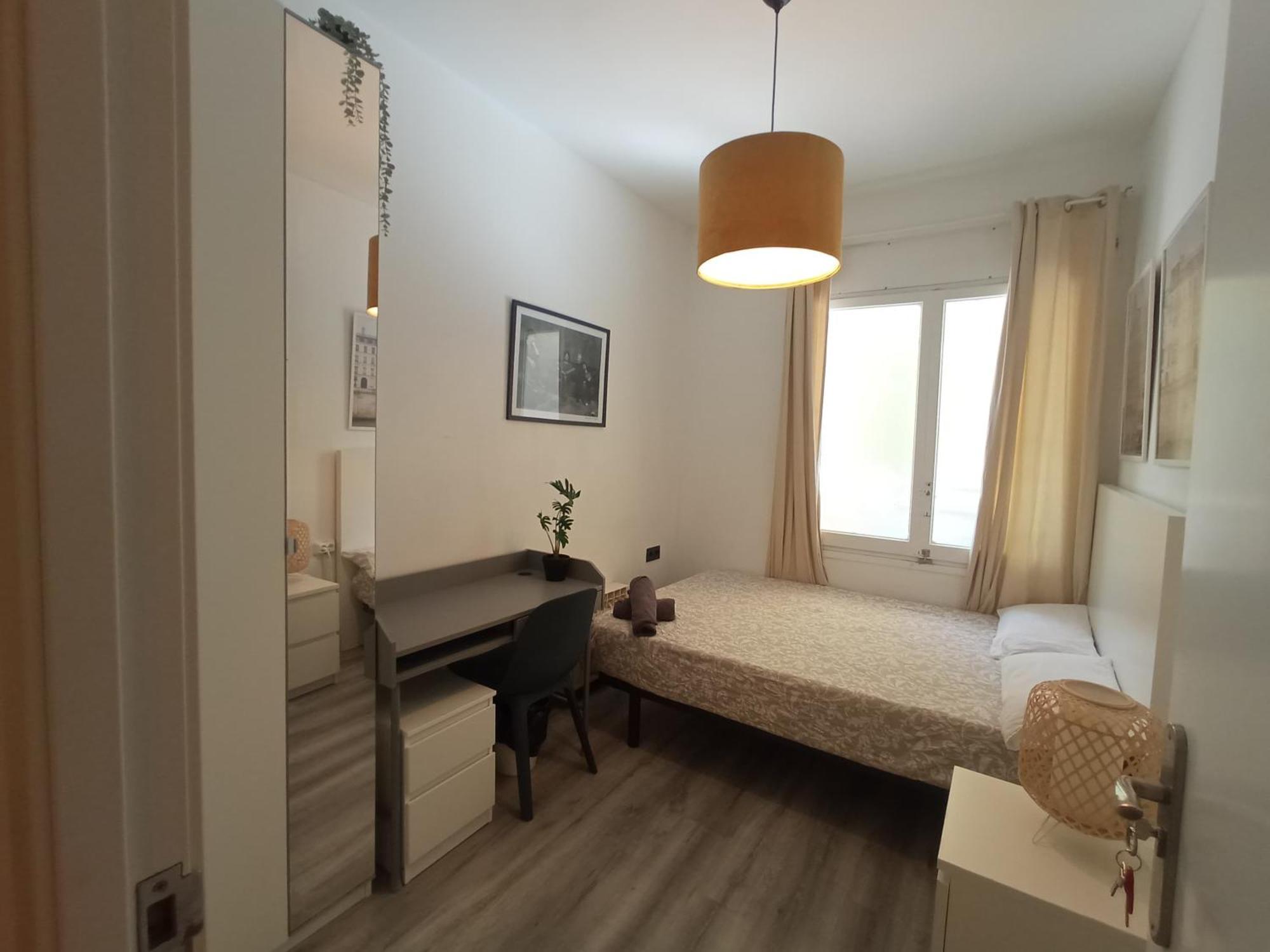 Private Rooms On Tamarit Street บาร์เซโลนา ภายนอก รูปภาพ
